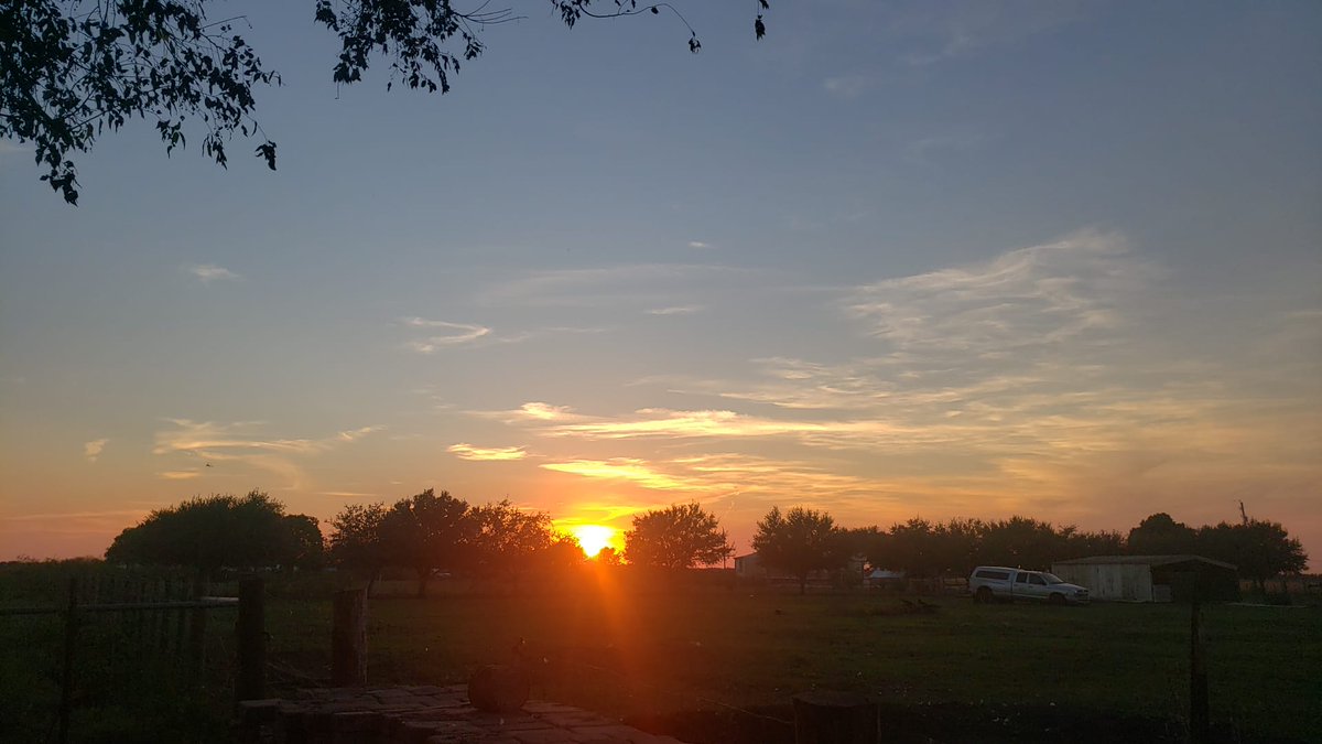 ansel_joel's tweet photo. Una atardeser muy linda https://t.co/tkuQLriE6N