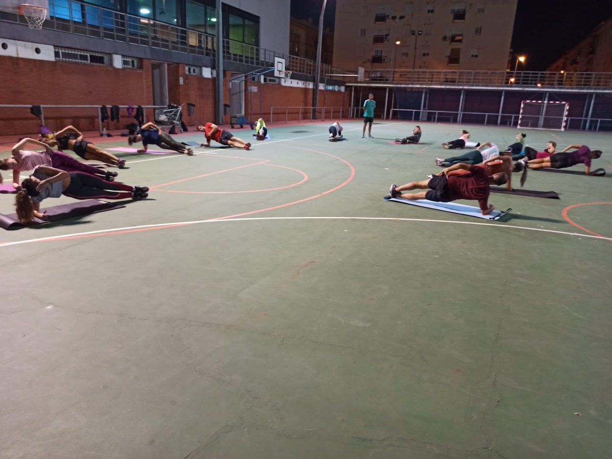 FITTrainer10's tweet photo. Tarde de lunes con #GruposFitness

Que gran entrenamiento, cada uno de ellos y ellas, unos cracks en el #mundofitness 

S E G U I M O S   siempre   fuertes💪🏻 https://t.co/j0cMulX5nS