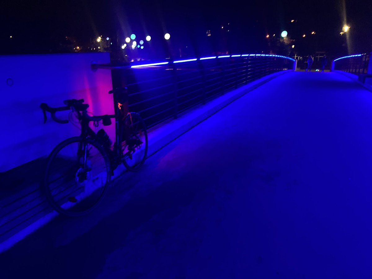 OpeningPoster's tweet photo. Erste Nachtfahrt des Winters! Not quite #mdRnH #Fahrrad #fahrradfahren #fahrradalltag https://t.co/JQ4Yni6yKp