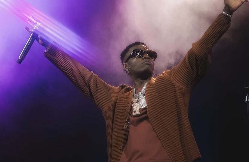 WizkidSource's tweet photo. WIZKID:

2016: First NG artist to score a Hot 100 entry

2017: First NG album to debut on the Billboard 200 in 35 yrs (SFTOS)

2019: First NG artist to score a Hot 100 entry as lead (BSG)

2021: First NG song to debut on the Hot100

2021: First NG song to hit Top10 on the Hot 100 https://t.co/t8uo9c83sP