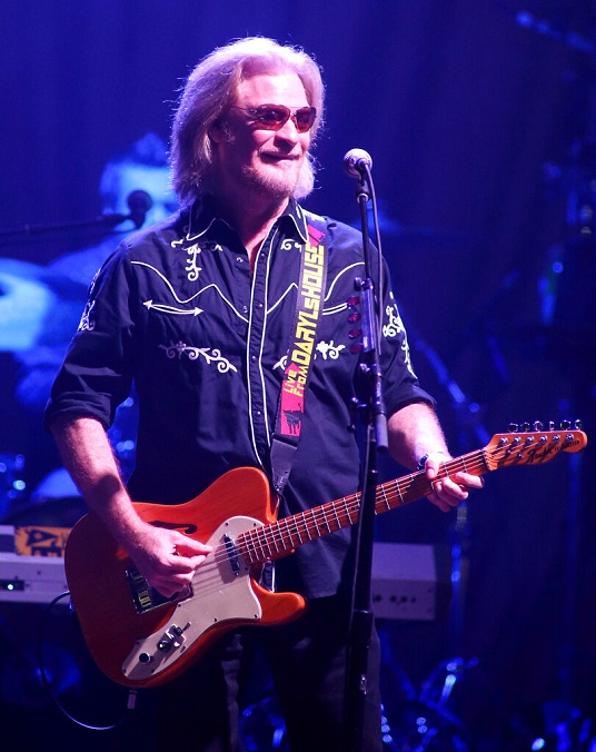 HAPPY BIRTHDAY to Daryl Hall of Hall & Oates. He\s 75 today! 