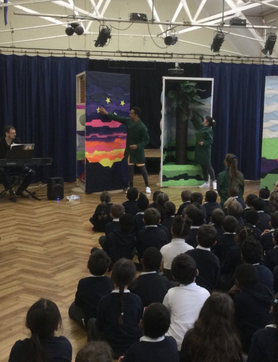 WyvilPrimary's tweet photo. @ETOpera performed their amazing #BackIntoTheWorld play for the Lower School this morning! One Year 2 child said “I’d give it 5 stars” ⭐️⭐️⭐️⭐️⭐️ #WyvilFamily #EnglishAtWyvil #DramaAtWyvil @ETOpera @lambeth_council 🎭💙👍🌍 https://t.co/HsCy2ZI32b