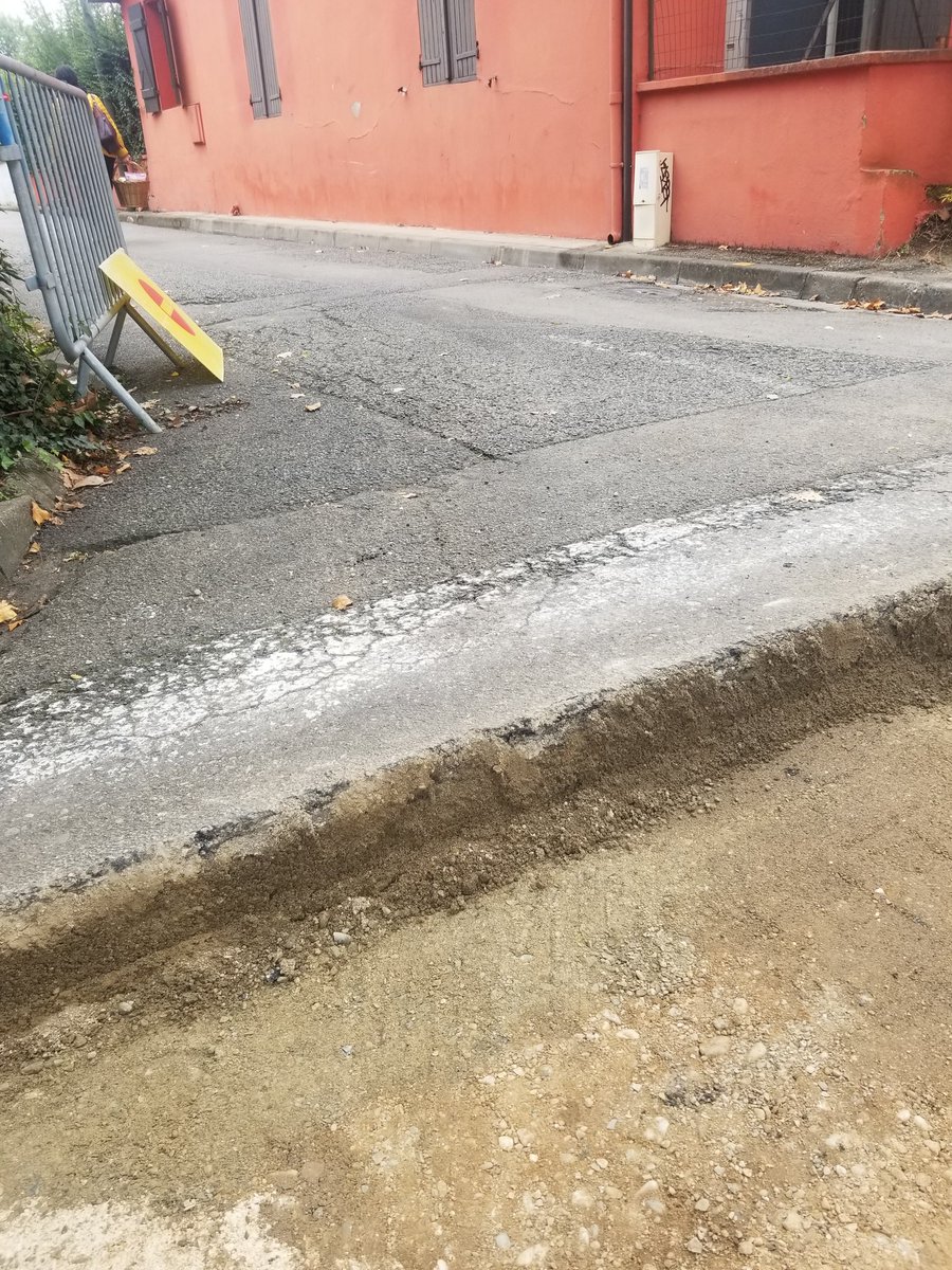 jlpavia's tweet photo. Y a plus qu'à acheter un 4x4 pour avoir le droit de rentrer chez nous à #montauban https://t.co/wyETuZon8a