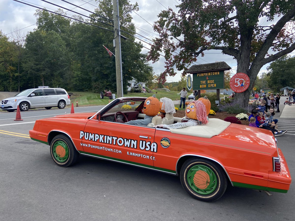 newsyCaitlin's tweet photo. Pictures from my brother’s wedding this weekend…

JK JK, but love this fall scene at Pumpkintown USA 🎃 #toughassignment @NBCConnecticut https://t.co/8x7KqMVQYX