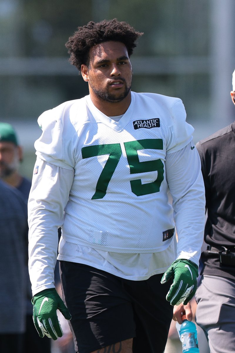 The highest-graded offensive lineman in Week 5 before MNF: 

Alijah Vera-Tucker - 92.4 👀￼