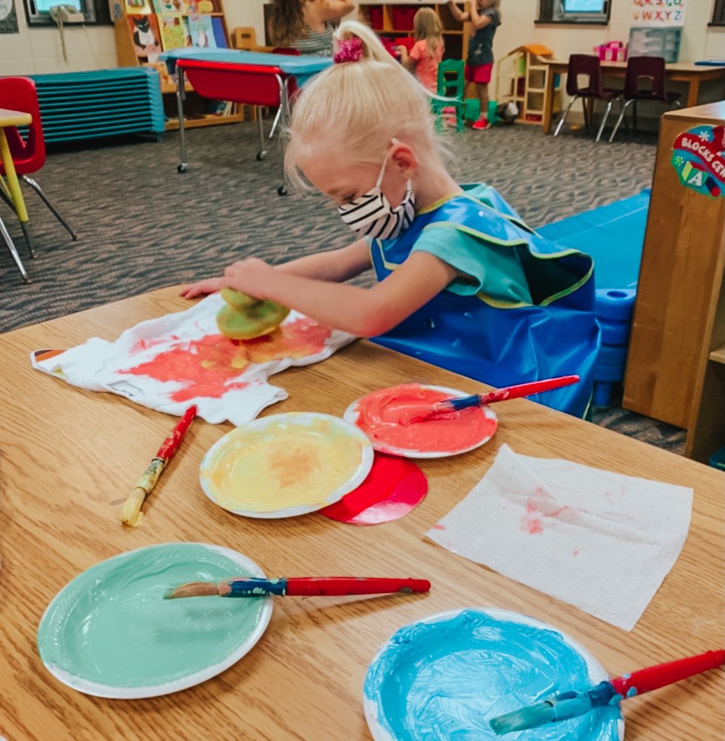 SummitCountyESC's tweet photo. Over at the Southeast Preschool site in Portage County, our preschoolers were able to participate in celebrating the birth of their teacher’s baby (Mrs. Gargalianos) at the end of September by painting onesies! 

#preschool #welcomebaby #earlychildhood https://t.co/XfLoT1g97J