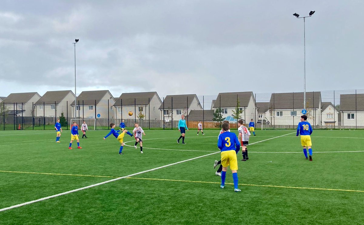 Lochnell 08s recovered from a chastening 1st half to more than match their unbeaten opponents during an encouraging 2nd half in #Glasgow on Sunday. Well done to <a href="/FcCambuslang/">Cambuslang FC 2008</a> and thanks for accommodating a later kick-off following our delay in getting there! #grassrootsfootball