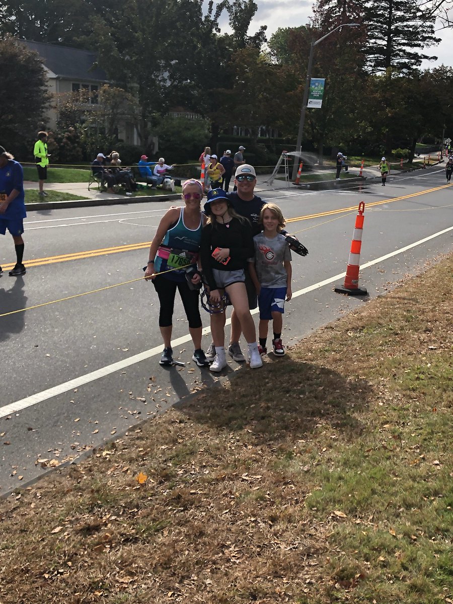 southshorehosp's tweet photo. Our cheering crew is still out at Mile 19.5 cheering on the field β and even getting photos with their favorite runners! #TeamSSH #RunningAsOne #JohnHancock #BostonMarathon https://t.co/XsdNBu7VoQ
