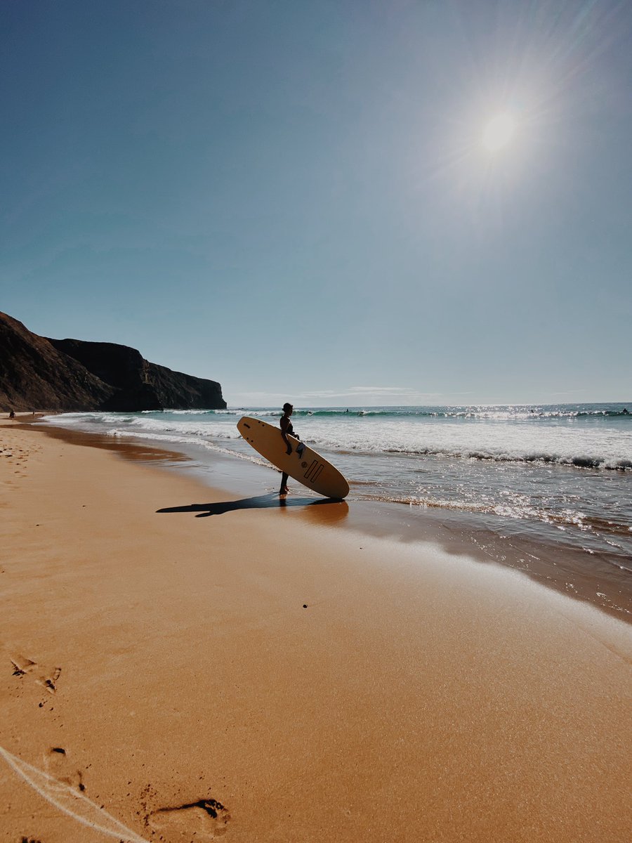 daniela_plesa's tweet photo. Surf vibes all the way.
#surfing #surflife #travel #portugal 
#vanlife https://t.co/nAbtXpTEdr