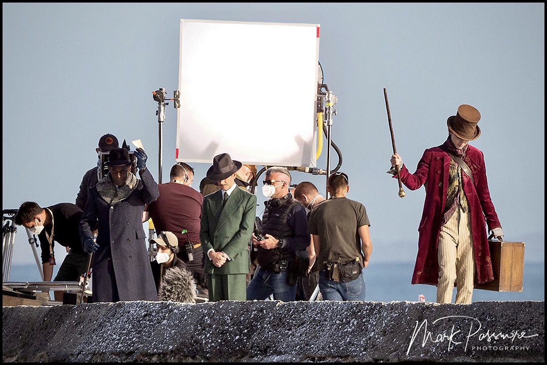 MarkPassmorePix's tweet photo. Timothée Chalamet stars as a young Willy Wonka in the prequel film Wonka presently filming at The Cobb, Lyme Regis in the UK. #dorset #dorsetlife#pressphotographer #pressphotography #wonka #willy #willywonka #instagood #timotee #chalamet #timoteechalamet #mattlucas #lymeregis https://t.co/mFeHePuuzA