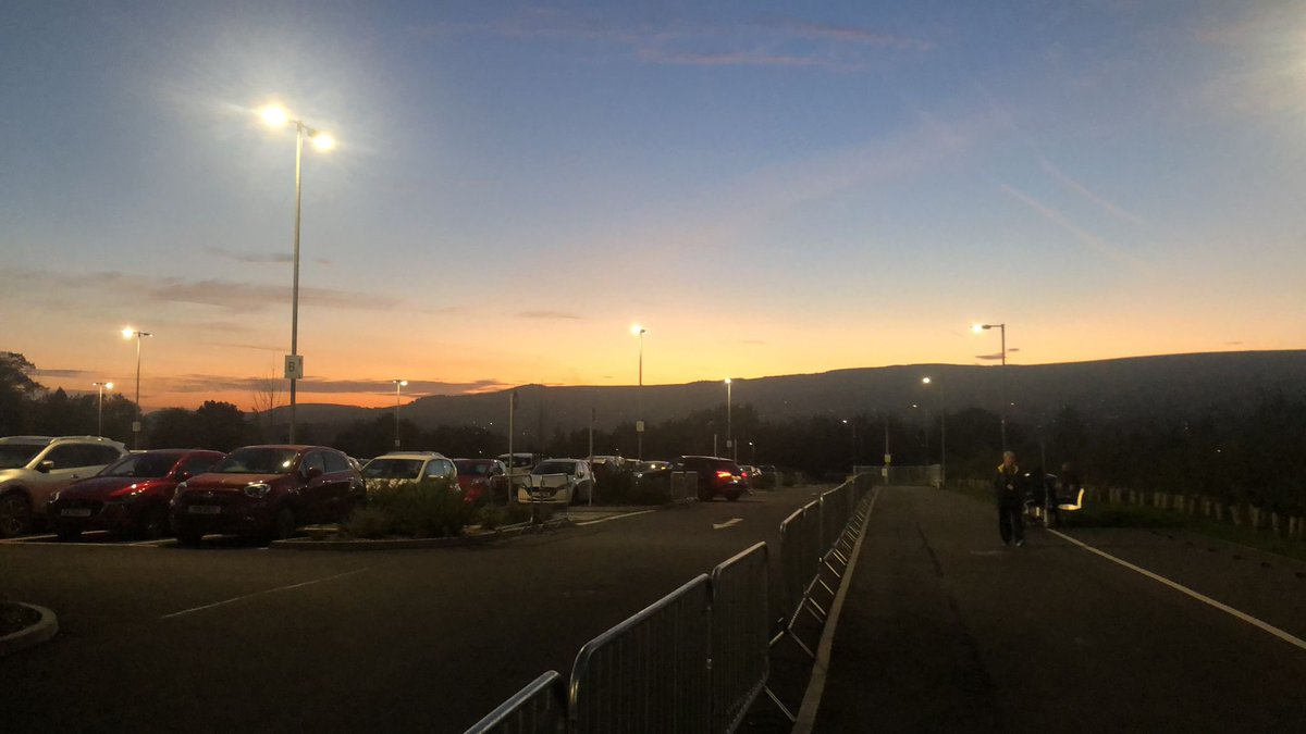 Came out of a long day on ITU to see this awesome sunset over the mountains near the hospital. Very lucky to have these views and I always try not to take them for granted #lovewales