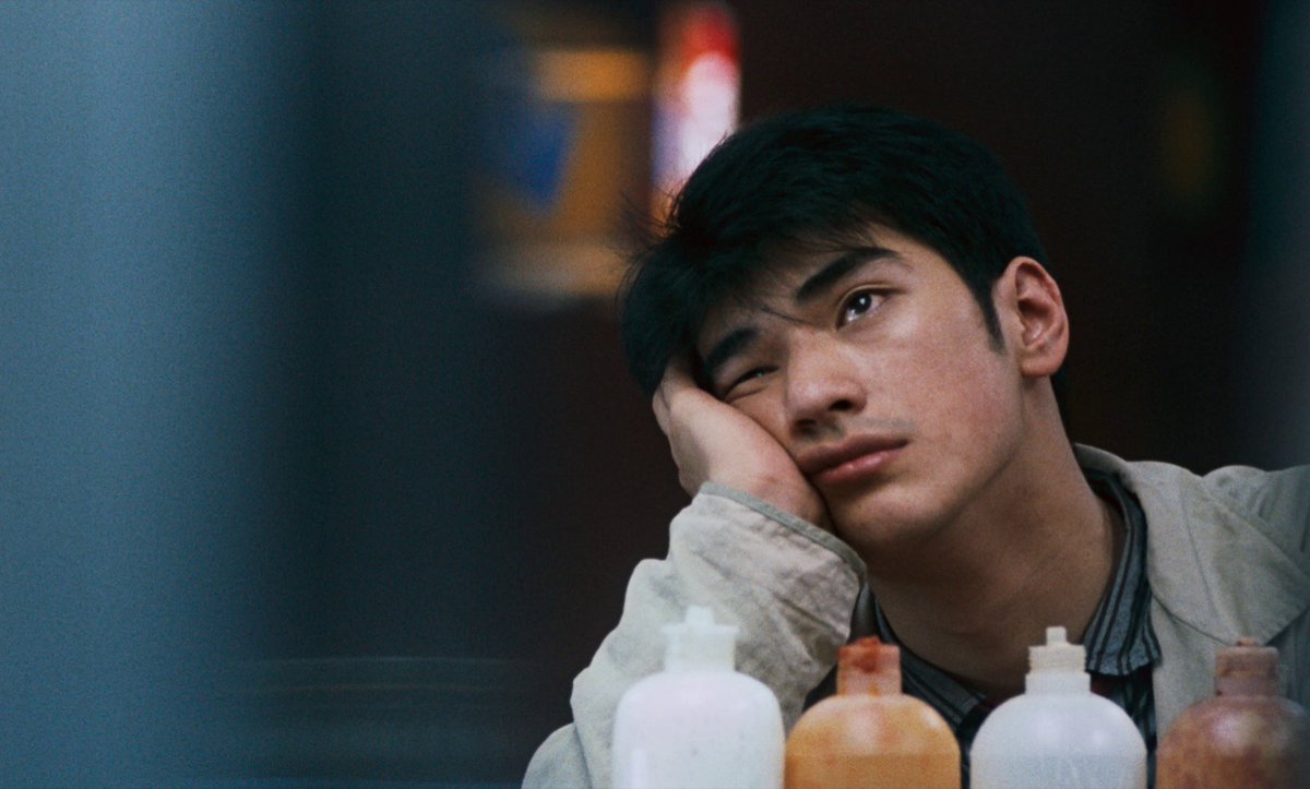 sebastianudo's tweet image. "El 1 de mayo de 1994, una mujer me deseó un feliz cumpleaños. Ahora la recordaré toda la vida. Si los recuerdos pueden enlatarse espero que nunca caduquen. Y si caducan, espero que duren siglos."

Chungking Express (1994) Dir: Wong Kar-wai.