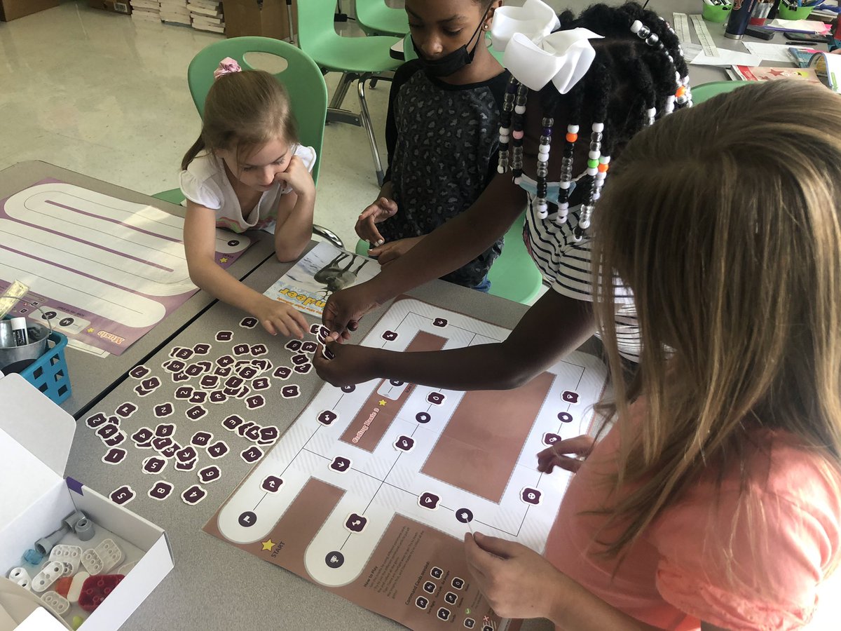 jsharbin1's tweet photo. We had so much fun at our @Tryazon #BotzeesMini School Party! @WatwoodElem @officialbotzees https://t.co/La7nkbMUcA