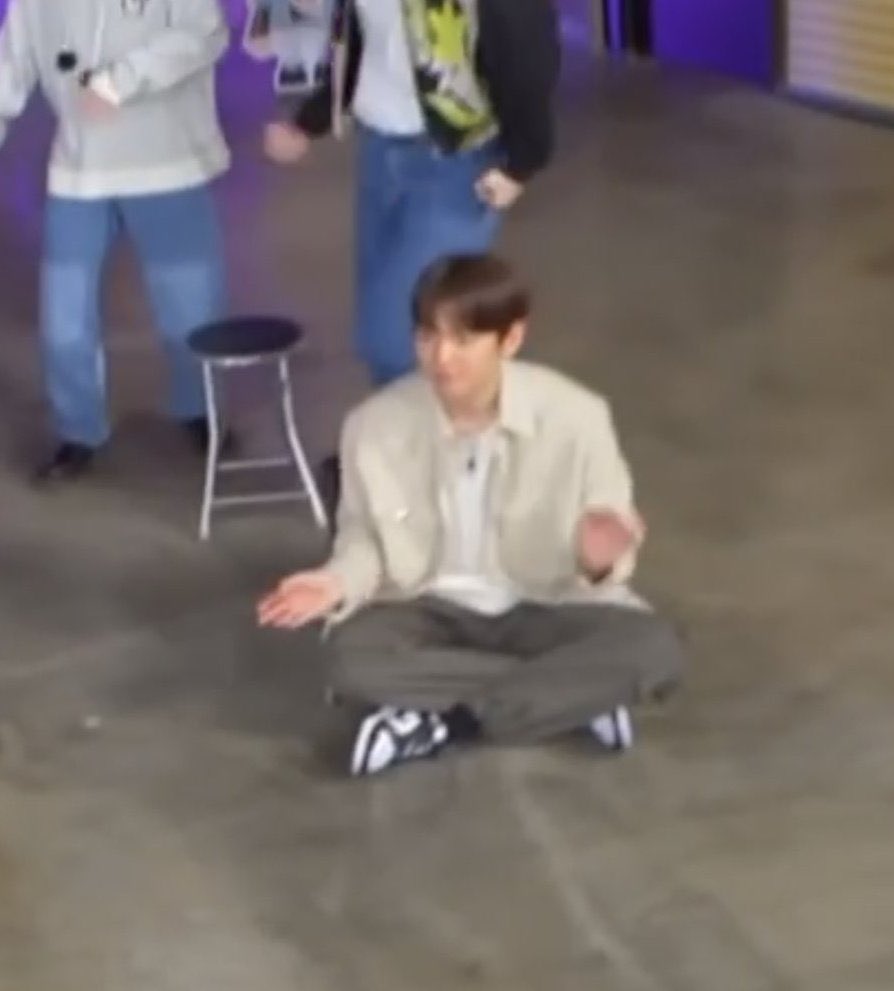 tinnybbh_'s tweet photo. #백현 pocket sized https://t.co/q4qesS3PzY