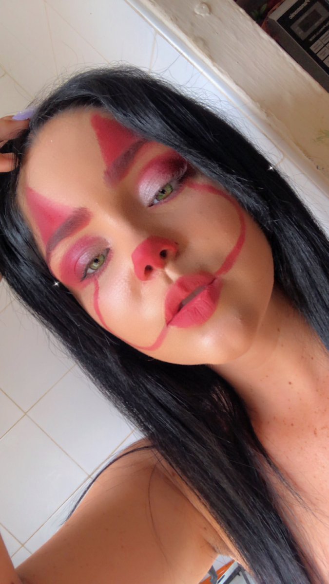 Dali241001's tweet photo. Esperando el hallowin 🤡 https://t.co/aR4c8DrOR8