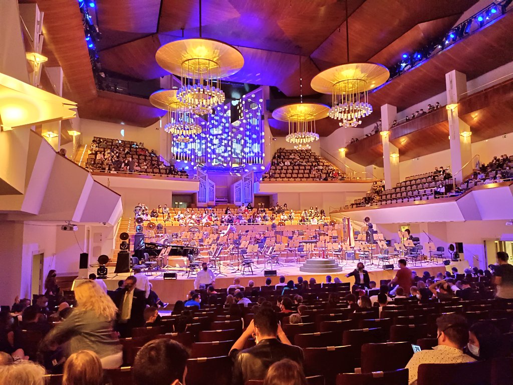 ralobal's tweet photo. @FilmSymphony @cmartinezorts Homenaje creativo y didáctico para canciones de película #Fénix para celebrar.El disfrute de los músicos contagia y se traslada en el mágico #AuditorioNacional de Música, por la Film Symphony Orchestra. Gracias por el conciertazo #FSO 👏👏👏🎶🎵🎼@INAEM_Cultura #laculturaessegura https://t.co/ghdbnVS663