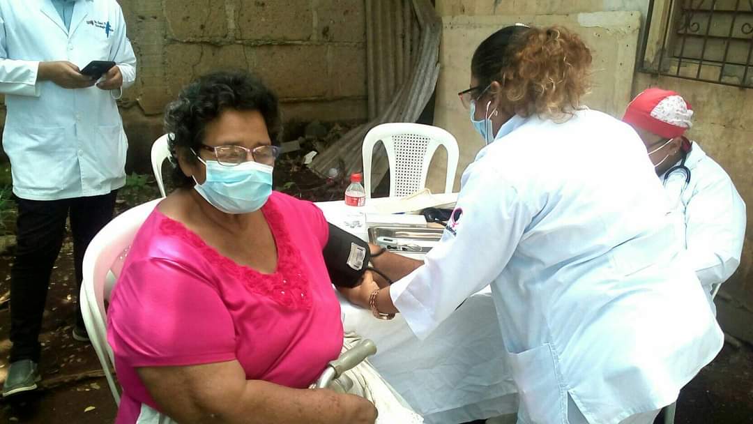 SanchezZucelly's tweet photo. #Nicaragua #11de octubre se llevo a cabo mi hospitalito en mi comunidad con especialistas del hospital Bertha Calderón en el barrio DomitilaLugo gracias a la restitución de derecho a la salud que ofrece nuestro buen gobierno sandinista.
#TodosJuntosVamosAdelante https://t.co/d0ul5Hnkd0