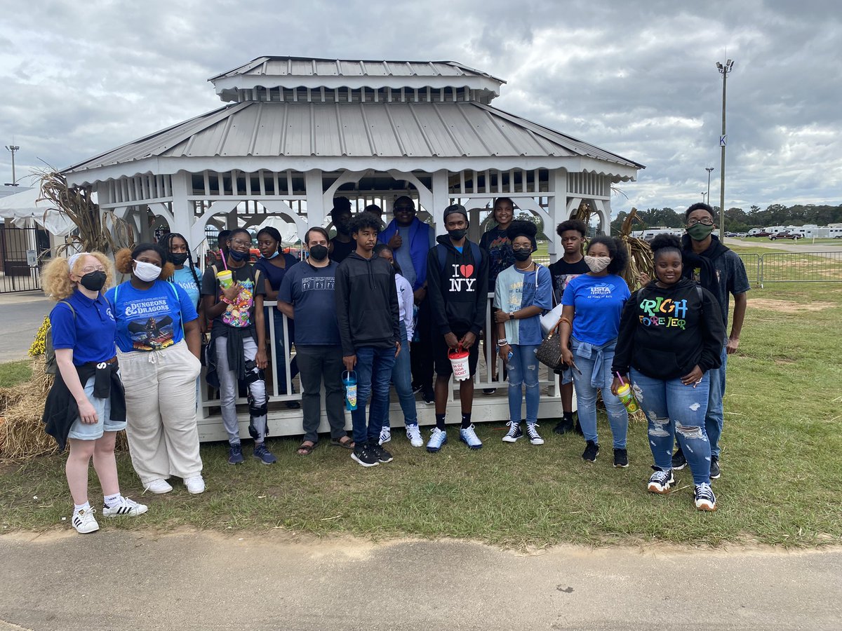 DrTALarry's tweet image. What a day! We definitely enjoyed TSA Tech Day at the GNF with our amazing Westlake TSA members and IB students! It definitely was a good time! Thanks to our TSA Advisor, Mr. Evers and our IB Coordinator, @AlannaJJohnson1 for their support! #GATSA2021 #TechDay2021 @westlakelions