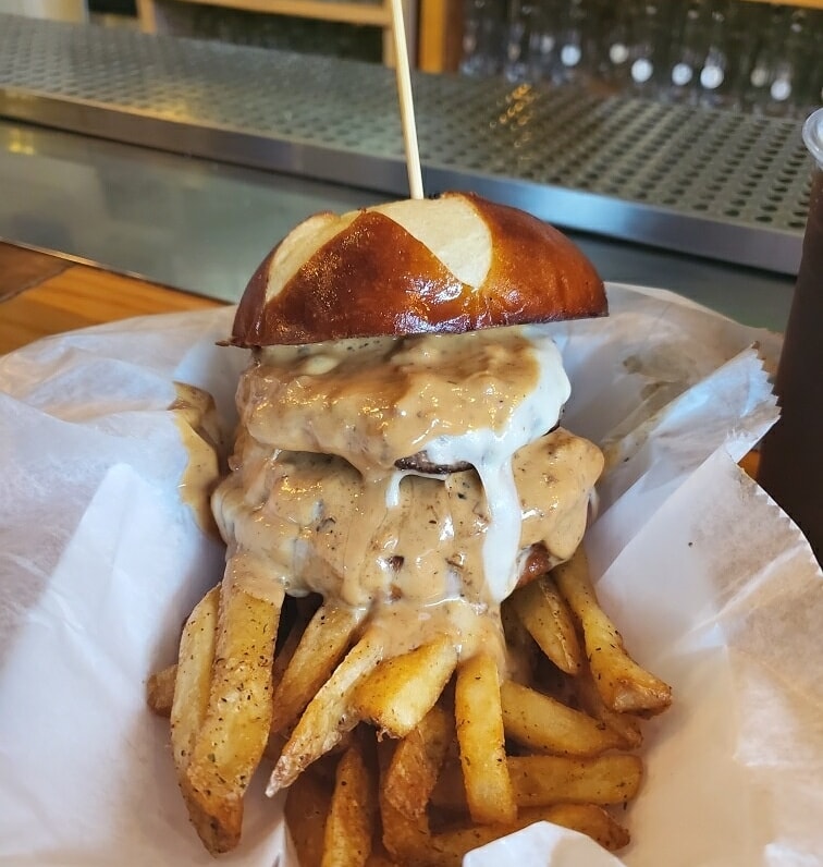 FamousFoodFest's tweet photo. Peanut Butter Bacon Cheeseburger and Pulled Pork Grilled Cheese😋😍
.
.
📸📍 @thebigblackfoodtruck
.
.
.
#famousfoodmarket #foodtrucklife #TasteTheWorld #famousfoodfestival
#tbbft #thebigblackfoodtruck #foodtruck #goodeats #onceyougo #longislandfoodtrucks #foodtrucks #foodtruck https://t.co/uO7scztoWY