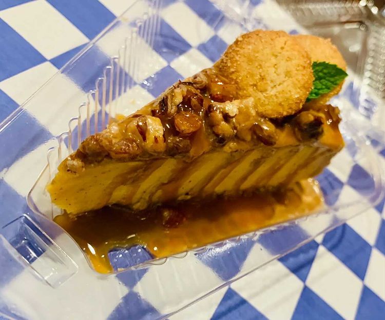 KeshetKitchen's tweet photo. What's for dessert? 🥰

Creme Brule Cheesecake with chocolate sauce &amp; hazelnut pirouette and Pumpkin Praline Cheesecake with salted caramel sauce &amp; baby churro cookie!

#food #philly #restaurant #philadelphia https://t.co/jsrXLrh1qd