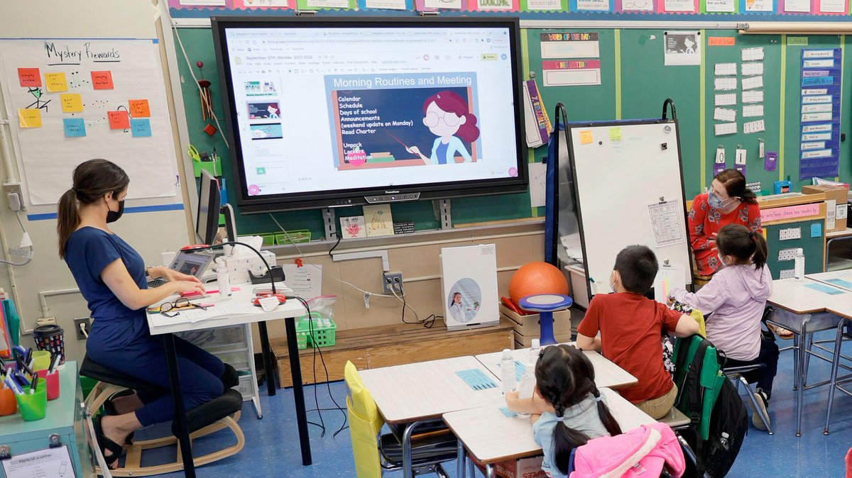 Students and parents are having mixed feelings over NYC's vaccine mandate on teachers. Is this the safest and most fair way for schools to stay safe during the pandemic? #WearAMask #VaccineMandate buff.ly/3FBpFbl