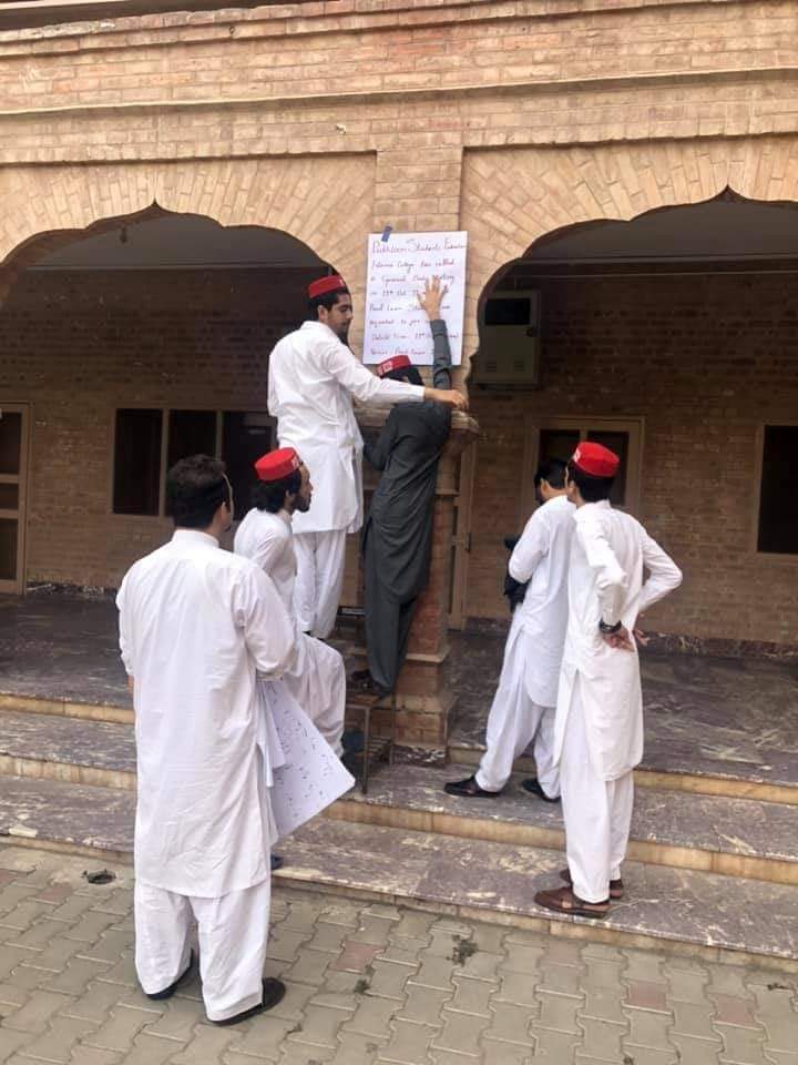 MohammadAriyak1's tweet photo. شپې اخستى په ځان نه وي حساب نه دى
نور زما او ستا سيالي د چا مجال دى
ـ
چې د سود خبره راشي خلک ډېر دي
چې د حق د اذان وخت شي يو بلال دى

خالق زيار
#pukhtoonstudentsfederation 
#psficp https://t.co/q0YDRy2tje