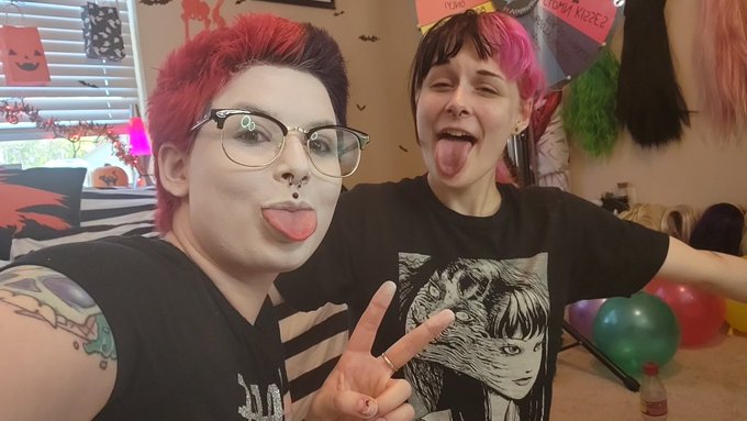We're about to clown around!!! Come see us on Chaturbate <3 @IvyMinxxx https://t.co/4OEeCWvxDS<a href="/tag/throwback"class="tags"><span>#throwback</span></a>