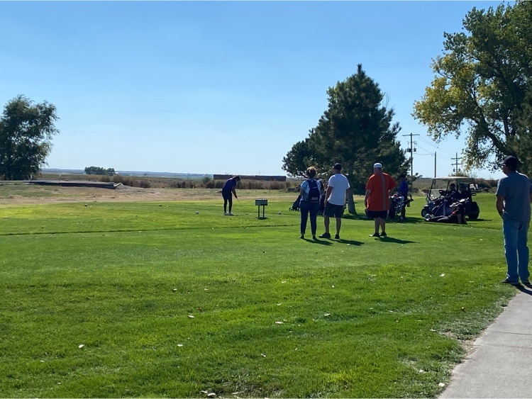 LakinBroncs215's tweet photo. Beautiful day for 3-2-1A regional golf in Lakin. Big thanks to KSHSAA for allowing us to host. S/o to Lakin Municipal Golf Course for having the course in great shape. Special thanks to all of the score markers and volunteers who are helping today. https://t.co/UCLRGda8Fk