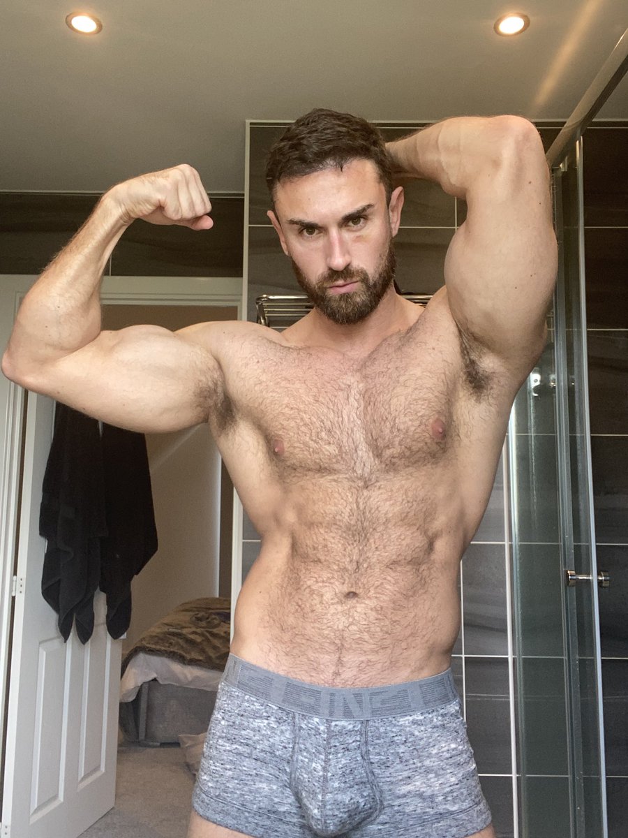 TheFindomKing's tweet photo. Biceps to choke you on and ripe pits to gag you with π
What a combo https://t.co/80OcTgWPce