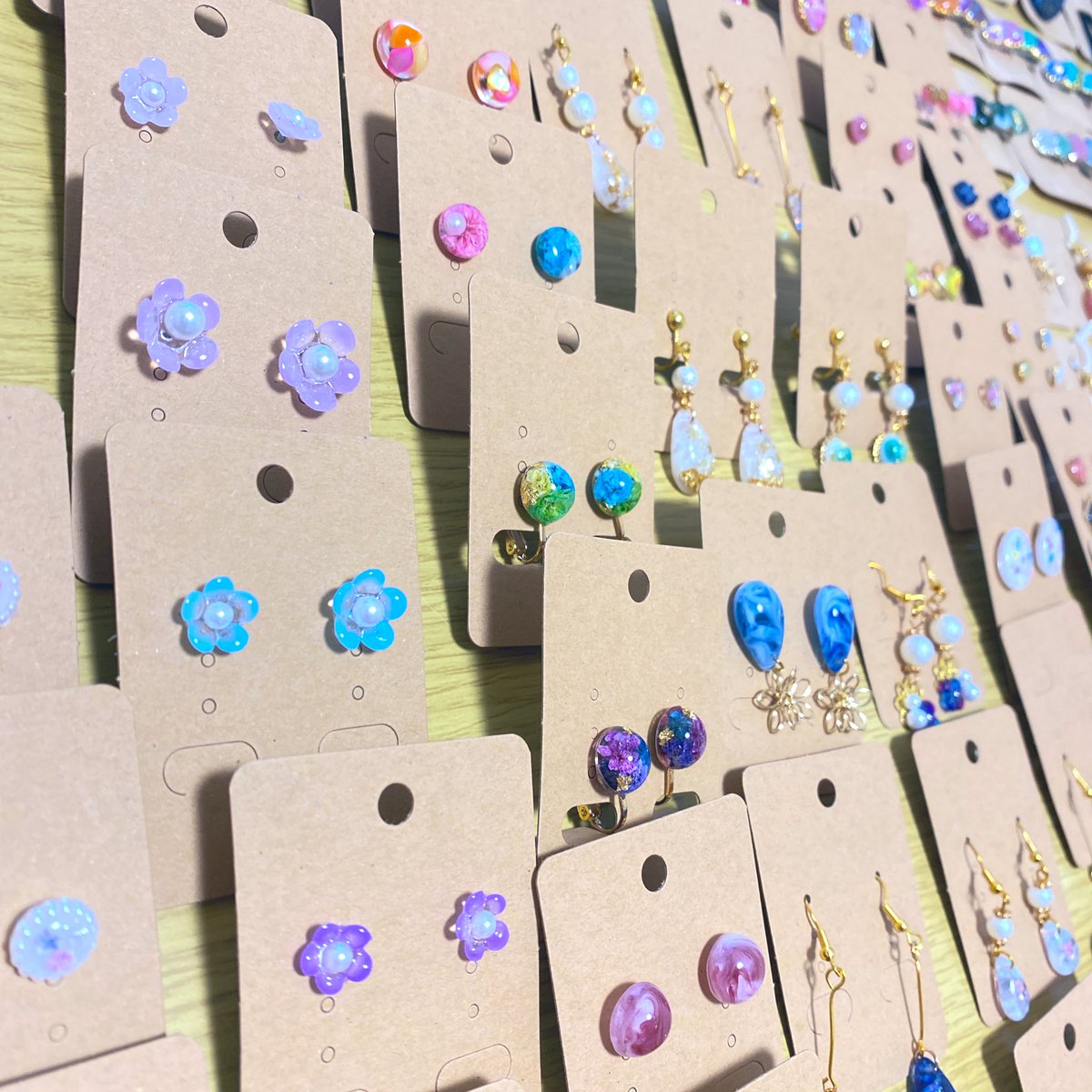 Calmcoco 値段つけおわりました 初めてのフリーマーケット出店ということで特別価格300円 ご用意しております ᵕᴗᵕ 10月17日 日 奈良県 イオンタウン富雄南 ご予定の合う方はぜひ遊びに来てください ハンドメイドアクセサリー フリー