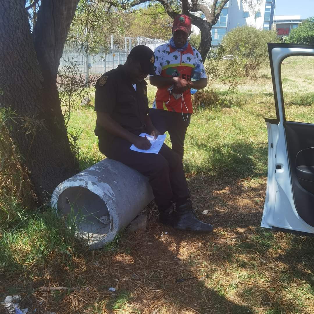ERalethole's tweet photo. We're grounded, tsatsi ka le tsatsi, ground is our permanent home. #EFFWayawaya #FearFokolGeneration #VoteEFF #EFFTurns8 @EFFSouthAfrica https://t.co/4ZdpC0uazG
