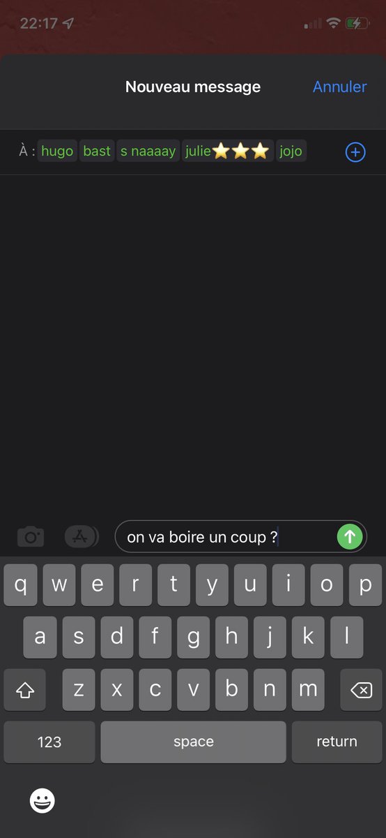 _miaoux_'s tweet photo. cette année jcomptais me calmer avec l'alcool et ne plus sortir tous les soirs mais là jviens de voir qu'avec mon tel jpeux créer un raccourci pour proposer à mes potes d'aller au bar en seulement 2 clics mdr adieu les résolutions bref dcp jvais prendre une pinte de blonde svp https://t.co/RzF4iAmcQl