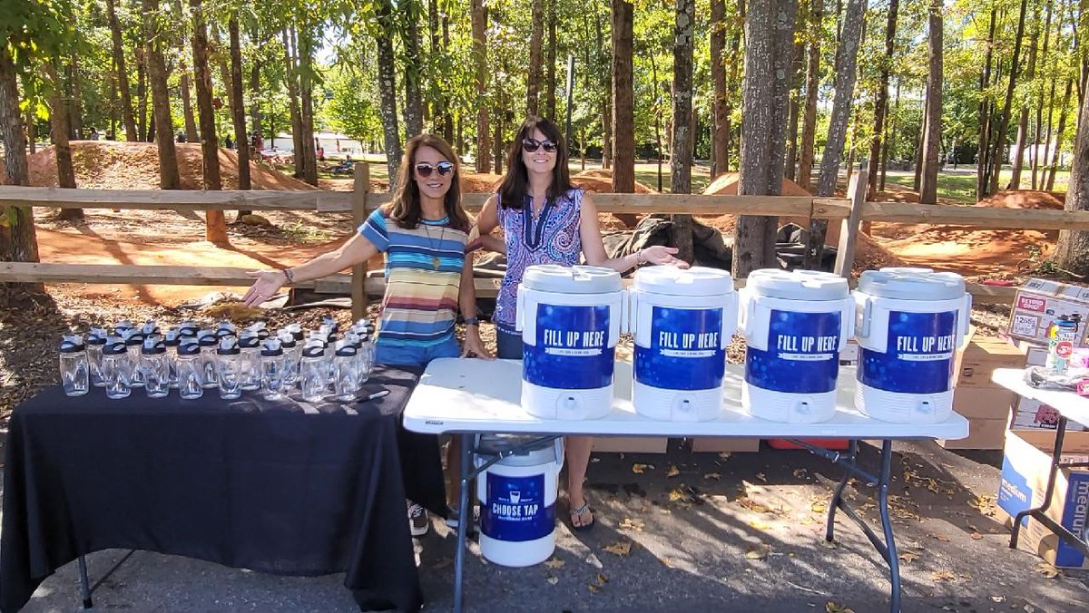 spartanburgH2O's tweet photo. It was a beautiful day for JUMP JAM at the Vic Bailey Subaru Bike Park yesterday. @pal was able to use our #ChooseTap ToGo coolers and hand out free reusable bottles for the kids who enjoyed a great day at the park. #ChooseTap #tapwater #tap #water #jumpjam #bikepark https://t.co/mgD89gSFwk