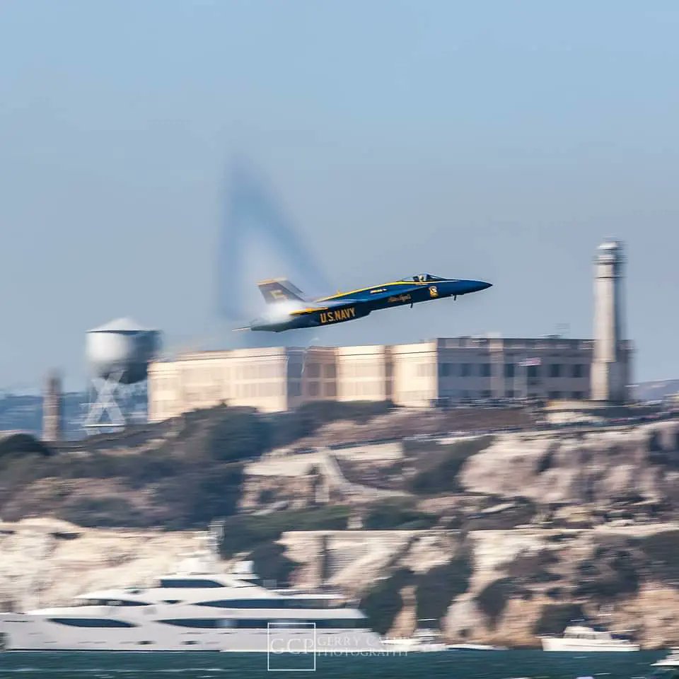 GerryCalubPhoto's tweet photo. High speed pass
@BlueAngels @FleetWeekSF @AlcatrazIsland #highspeedpass #SanFrancisco #fleetweeksf #blueangels https://t.co/vani1MiSv4