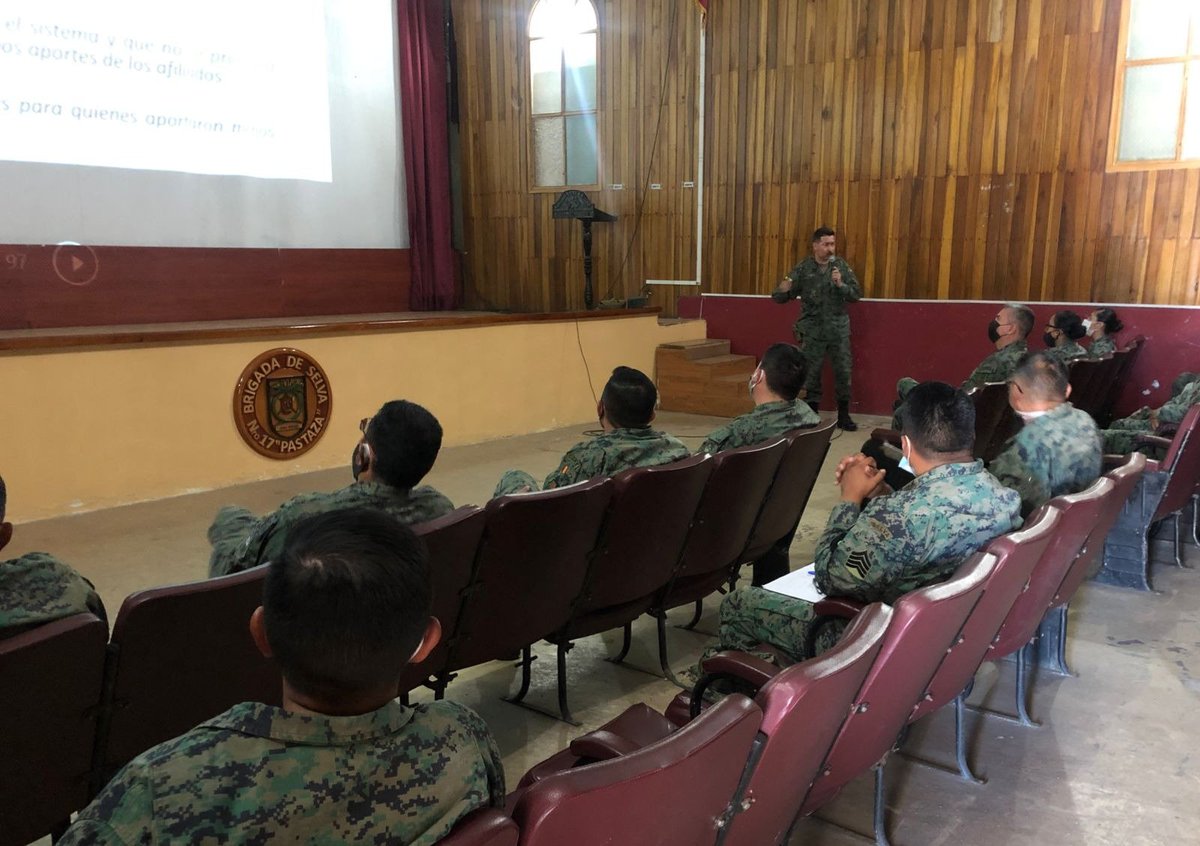 ISSFA_ECUADOR's tweet photo. 📍#Shell | Personal militar de la Brigada de Selva N°17 “Pastaza” conocieron el proyecto de Ley Orgánica de Seguridad Social de @FFAAECUADOR, el #Issfa continúa con la campaña de difusión de la propuesta de Ley a nivel nacional. 
#IssfaContigo https://t.co/qgXf3iDLJs