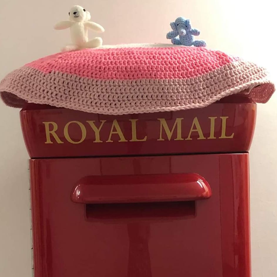 The #postboxtopper at <a href="/nottmhospitals/">Nottingham University Hospitals</a> QMC as part of our #BLAW2021 project💗💙 have you spotted any of the postbox toppers while out and about? Let us know! 
#nottssandsblaw2021 #BabyLossAwarenessWeek #sandsUK