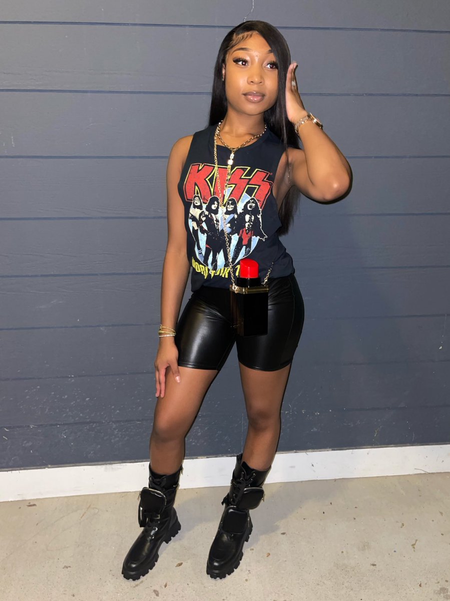 Nadii_Girll4's tweet image. I tripped and deleted my shitttttt 😑 w|e just reposting 😵‍💫 #Myaamu #AAMU23 😘
