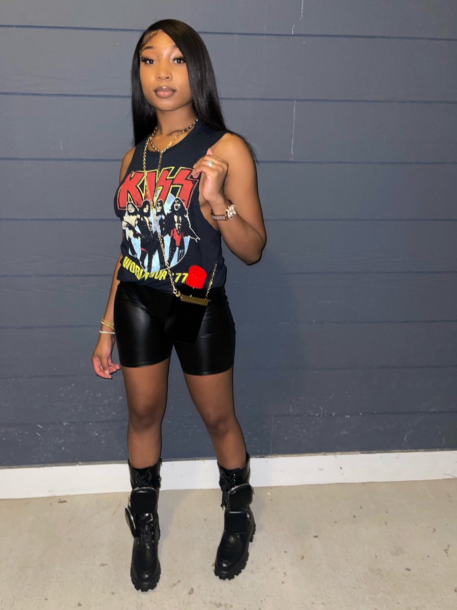 Nadii_Girll4's tweet image. I tripped and deleted my shitttttt 😑 w|e just reposting 😵‍💫 #Myaamu #AAMU23 😘