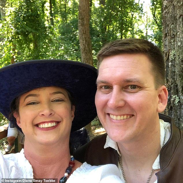 LesNews's tweet photo. #USA 🇺🇸: Arrestation d’un couple #JonathanToebbe et sa femme Diana pour avoir tenté de passer des secrets lié à des sous-marins à un gouvernement etranger. Les secrets étaient dissimulés dans des boites de beurre de cacahuète via @DailyMail @SACNSNew https://t.co/dAzW0lV8hA