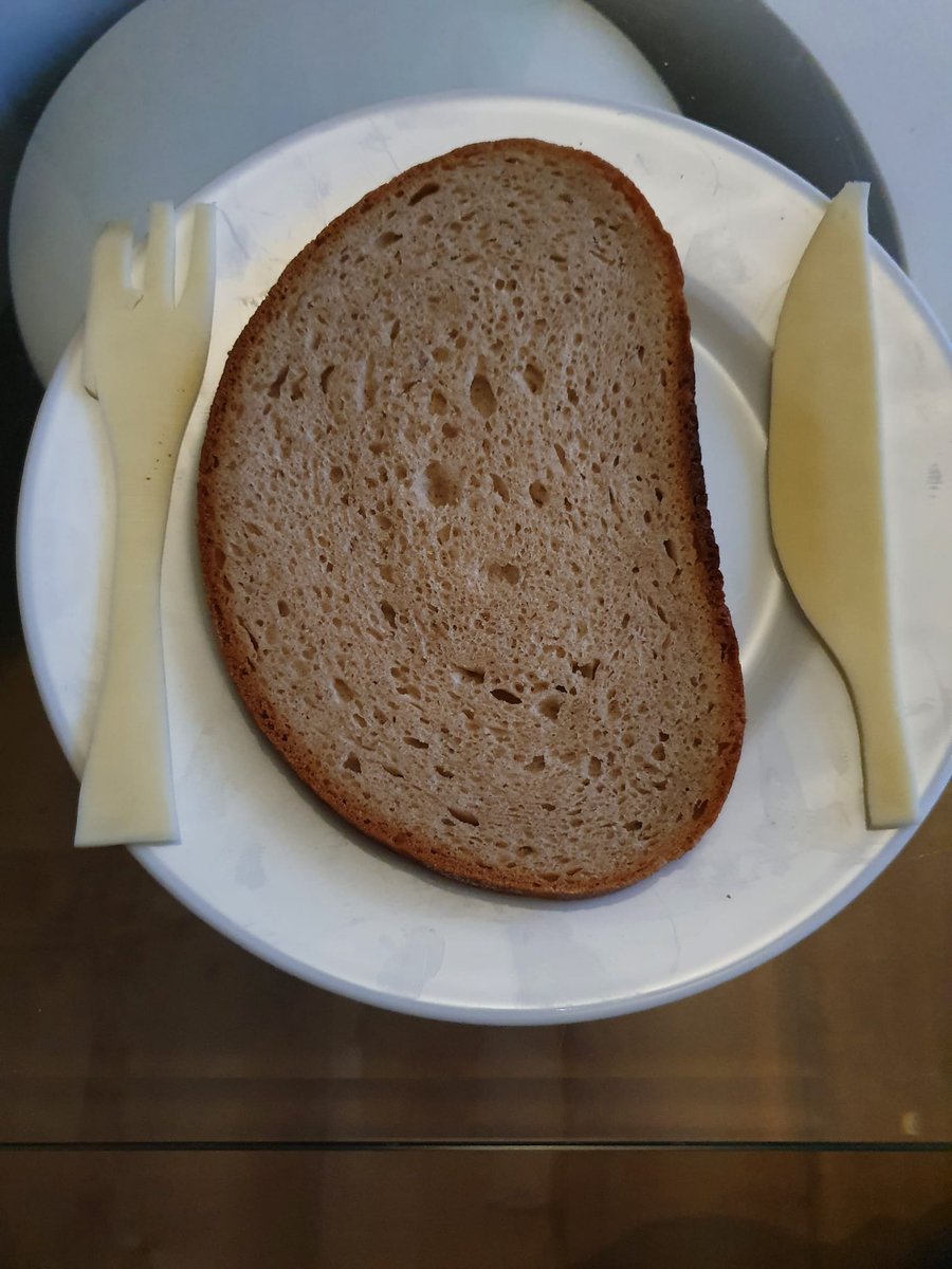 <a href="/momakil/">Momakil</a> <a href="/dasnuf/">Patricia Cammarata @dasnuf@mastodon.social</a> Ich wollte "ein Brot mit Käse essen" damit kam mein Mann aus der Küche.
