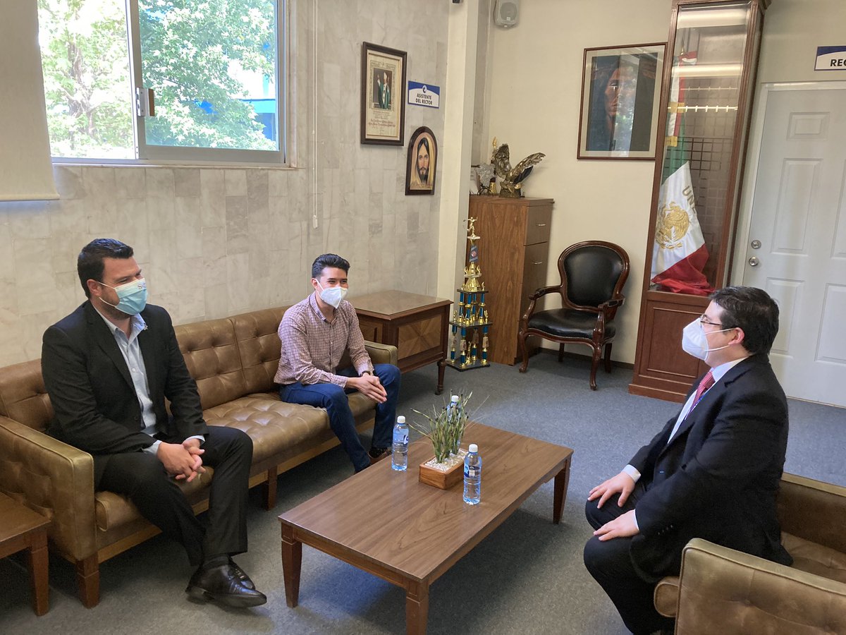 Jahir_L's tweet photo. Directivos de la @UNID_Dgo y @UNES_MX nos recibieron este día al presidente de la @BMA_Abogados Capítulo Durango 🧑🏻‍⚖️, @AntonioBrachoM, y al equipo del @cedupmx, para llevar más beneficios académicos a los estudiantes. Pronto les compartiremos más detalles. https://t.co/DCZc37ToCV