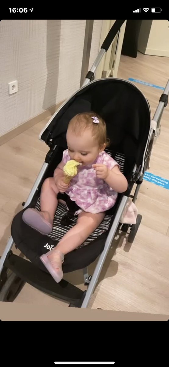 MelissaScullinx's tweet photo. Arabella’s first holiday 🥰 https://t.co/yNiMRxus2y