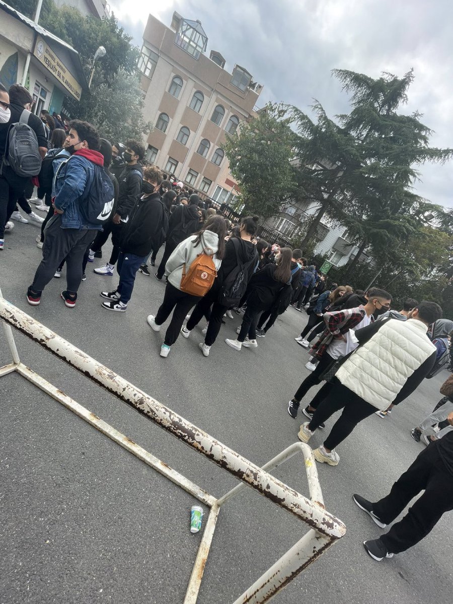 Evet dostum okullar en güvenli yer nereden bildin #KabinedenOnlineKararı