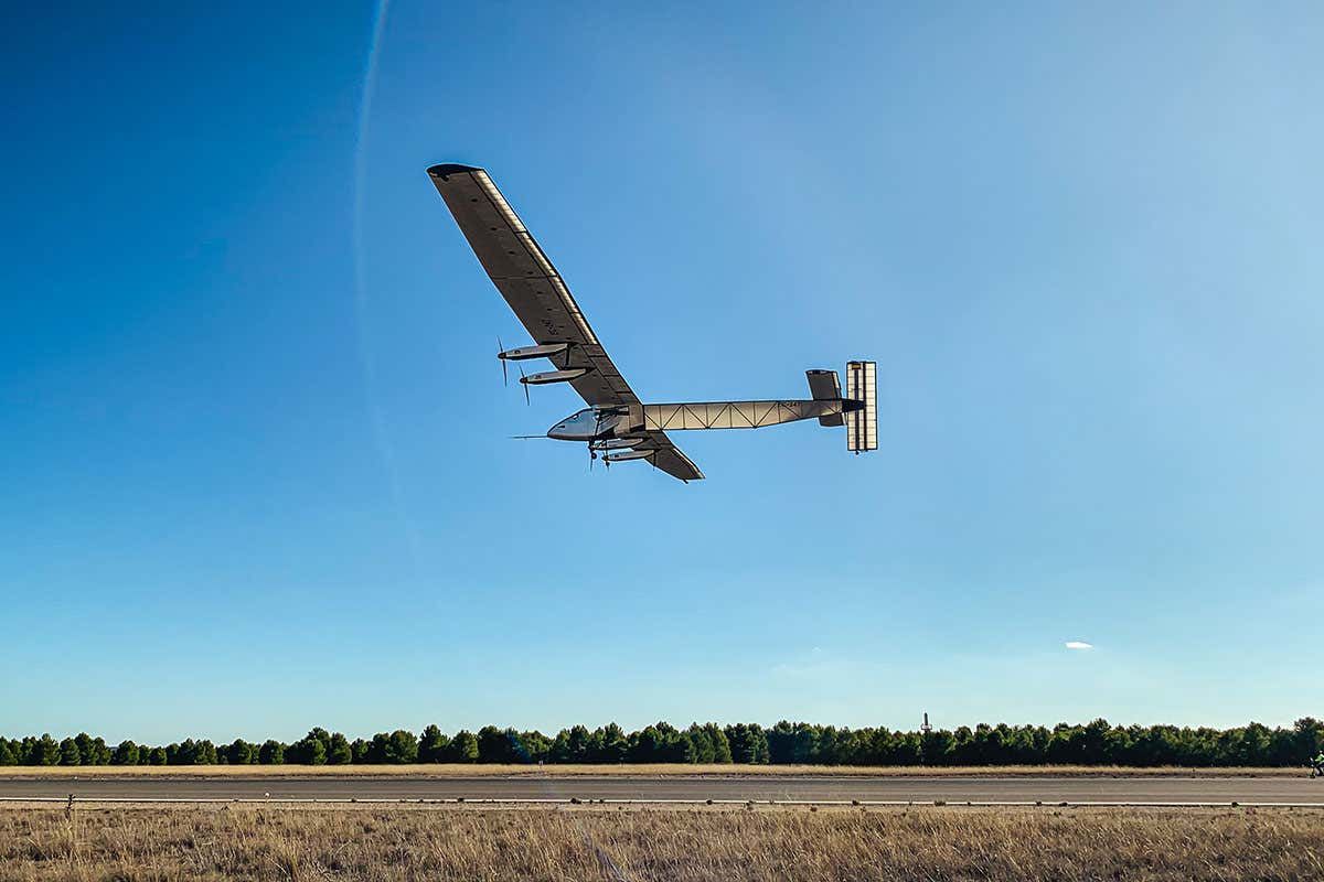 BenjaminHCCarr's tweet photo. #USNavy developing #solar-powered #aircraft to fly for 90 days at a time. #Skydweller aircraft could be used as a communications relay platform or a constant eye in the sky. Based on #SolarImpulse2, a piloted solar aircraft that flew around world 2015-16.
https://t.co/a0h1Ek1v3z https://t.co/5EZoQSs2cd