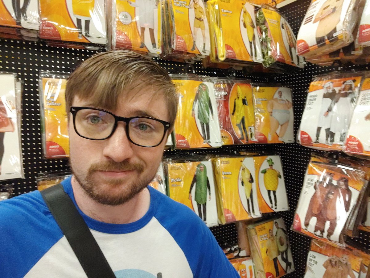 I typically like to aim at getting/making costumes on the cheap, but I do like stopping into <a href="/SpiritHalloween/">Spirit Halloween</a> once or twice every year just for the vibes.
#halloween2021