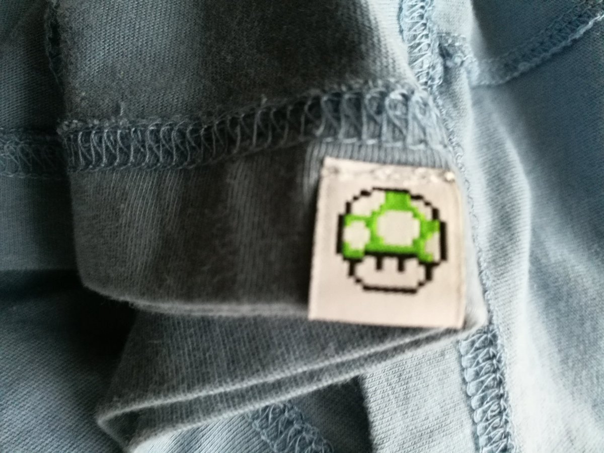 nuclearnightmar's tweet photo. Zum #retromontag zeige ich euch ein SuperMarioBros Shirt welches meine #tochter mir zum Geburtstag geschenkt hat
#RETROGAMING #Nintendo #NES #famicom  #supermariobros https://t.co/8ELUpGPDQb