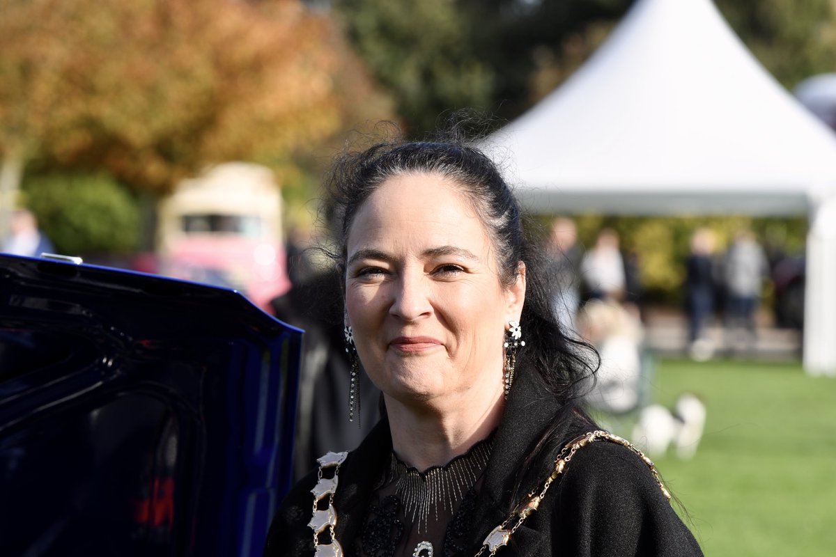 scouserock1's tweet photo. #mayorofsefton ⁦@SeftonMayor⁩ trying out a #ford #mustang at #southport #classicandspeed #liverpoolevent #liverpoolecho #victoriapark #Merseyside https://t.co/jxxKIwwHvr