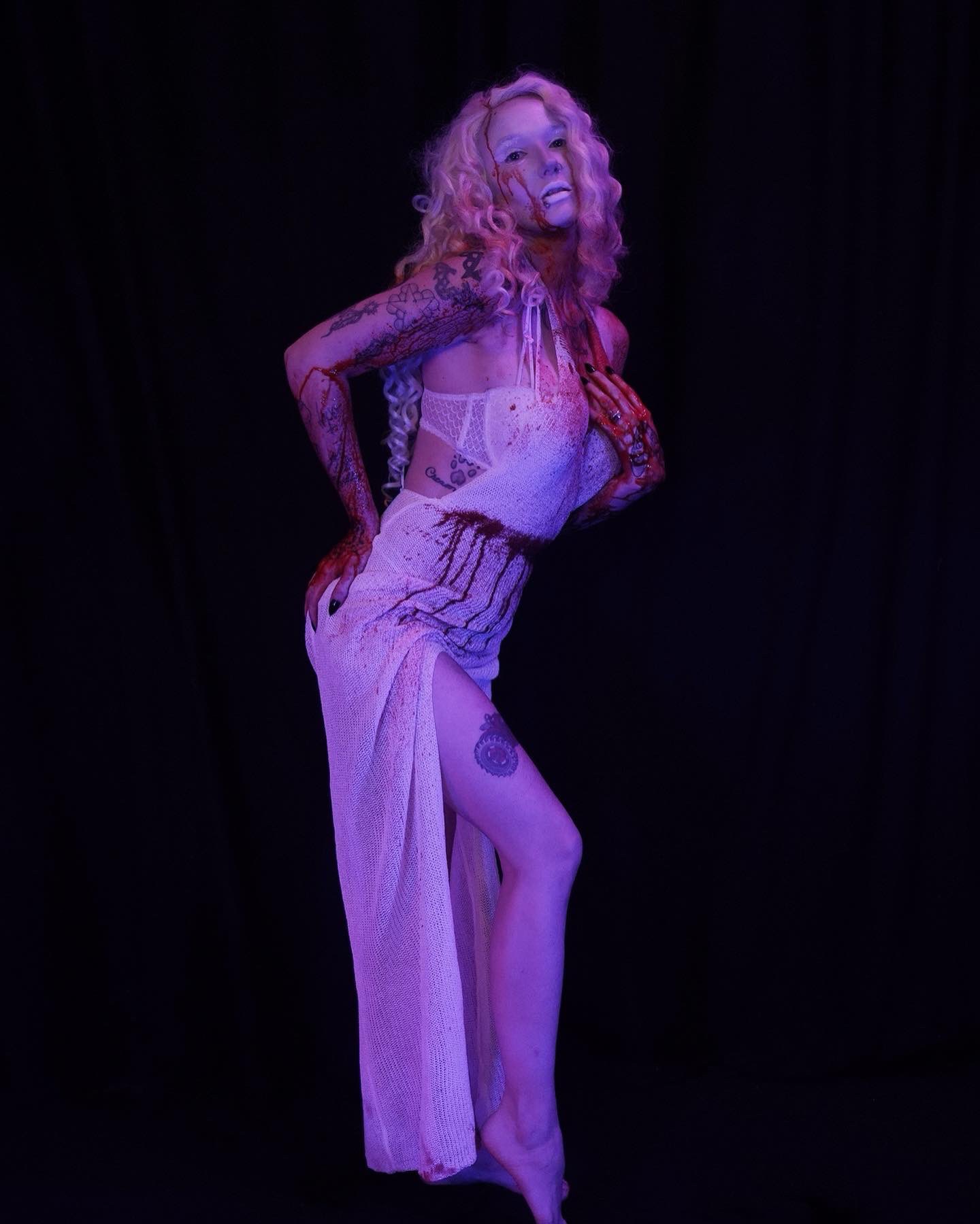 Wild One Nikasaur on X: "The pale lady dripping in blood. 🩸💀🖤 • • 📸All  About You Photography. https://t.co/cB4QHq3e4p" / X