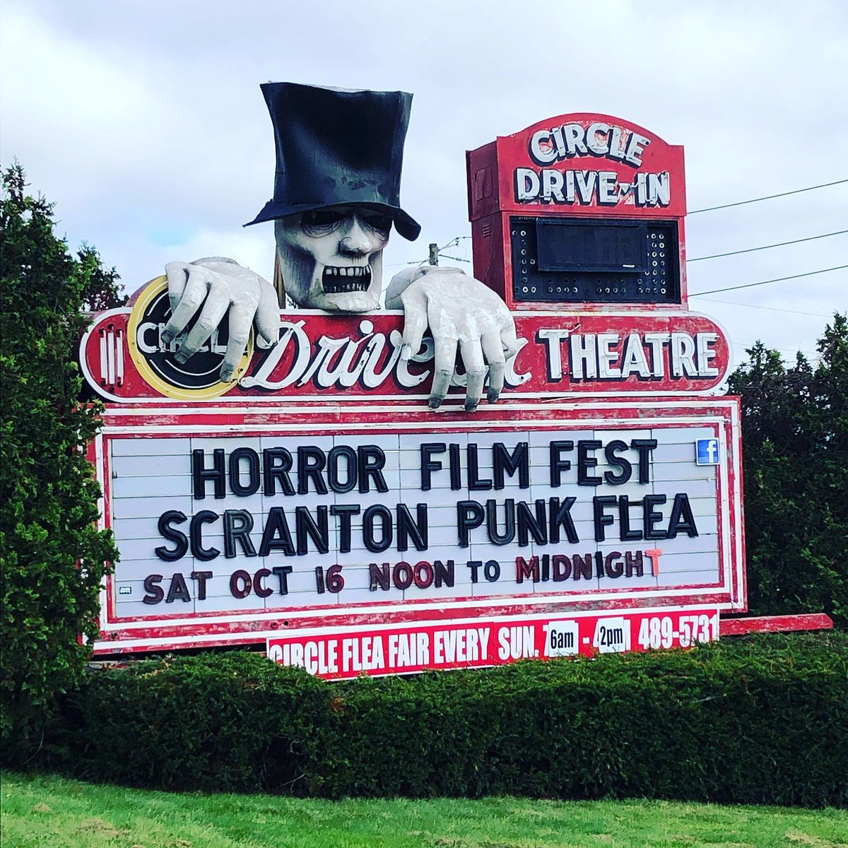 scrantonpunkco's tweet image. We can't wait for this weekend in #Scranton! Come shop artists, collectors, and zinesters and see 7 live music acts from noon to 8pm at the @CircleDriveIn. Starting around 8:30pm, watch 13 short horror films on the big screen!