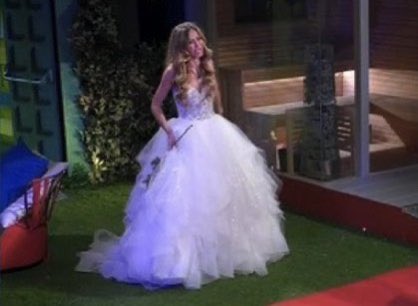 GiuliaSalemi93's tweet photo. Io: Giuro che in questa relazione ci vado con i piedi di piombo, non voglio idealizzare.

Sempre io: 
#GFVIPPARTY #gfvip https://t.co/WCkHVE6L50